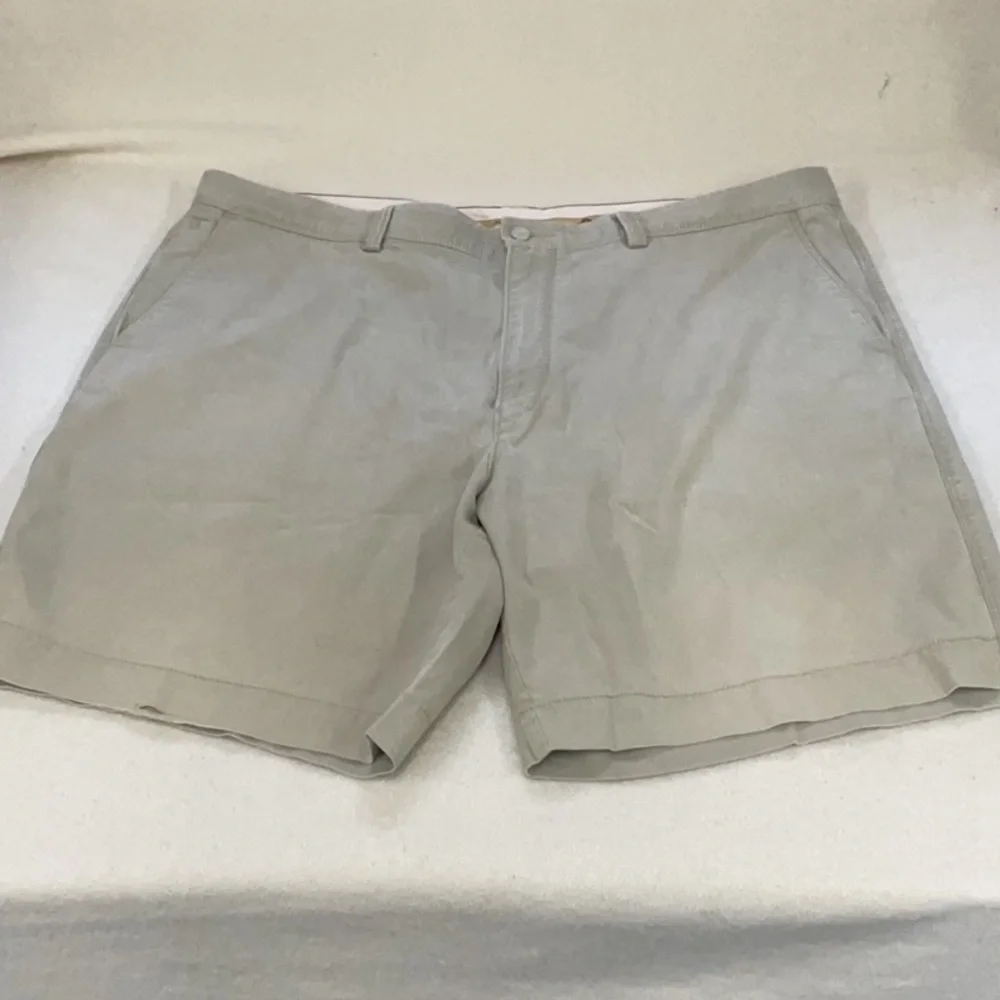 EUC Mens Tommy Bahama khaki shorts